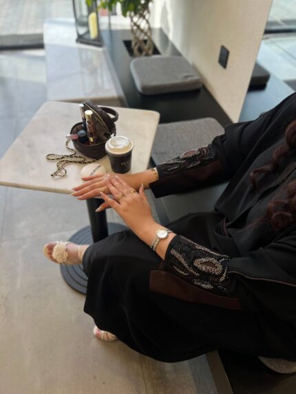 عباية كتف تطريز