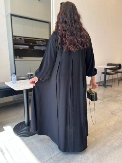 عباية كلوش واسعة بلمسة أنيقة