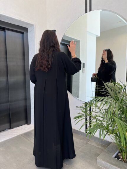عباية كلوش واسعة بلمسة أنيقة