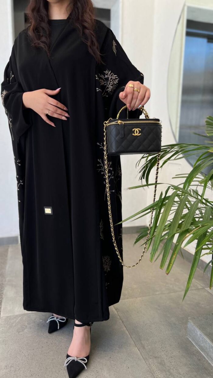 عباية بشت قطري لف بتطريز جانبي