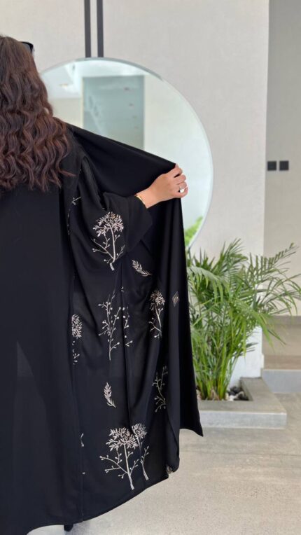 عباية بشت قطري لف بتطريز جانبي