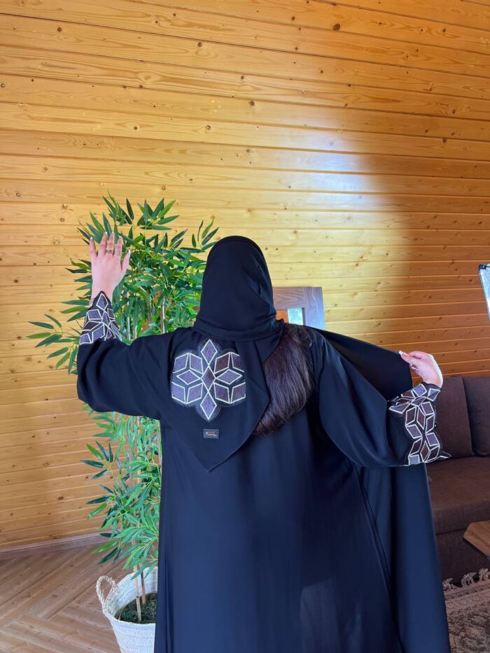 عباية كتف تطريز