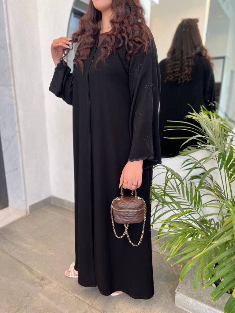 عباية كتف تطريز