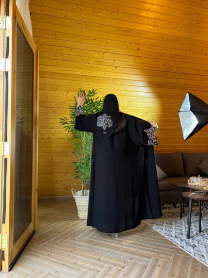 عباية كتف تطريز