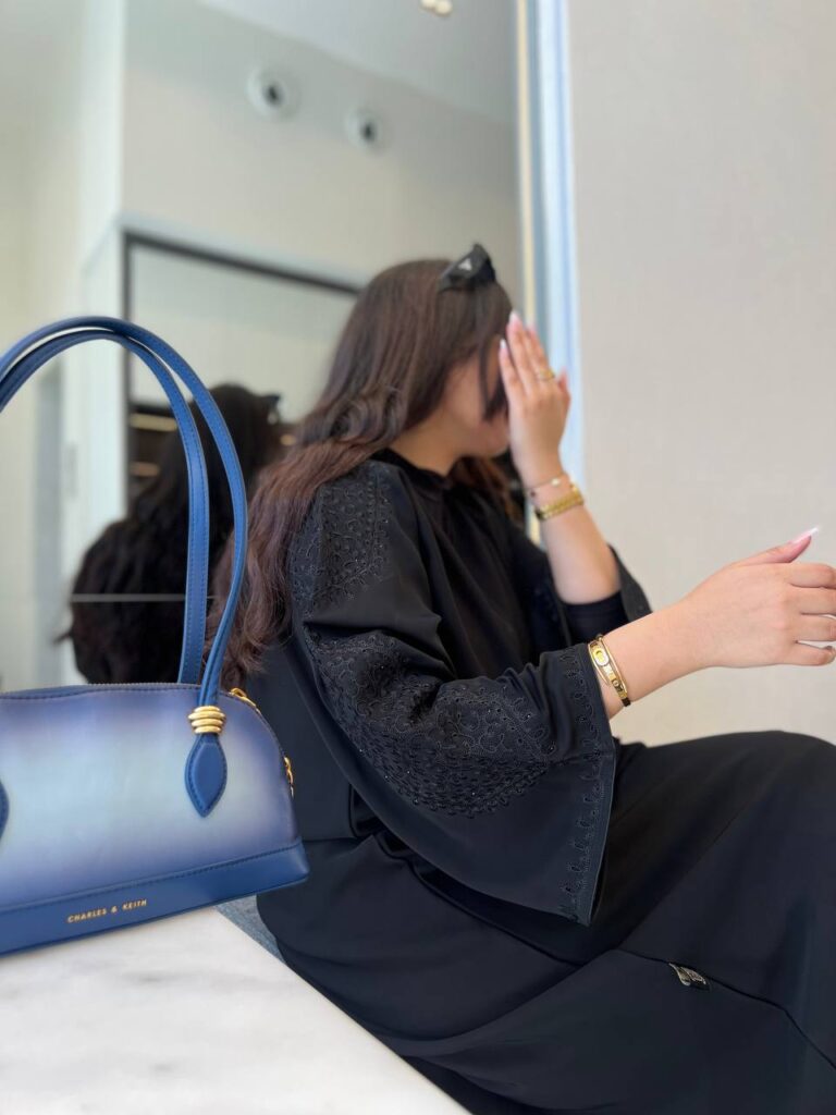عباية كتف تطريز