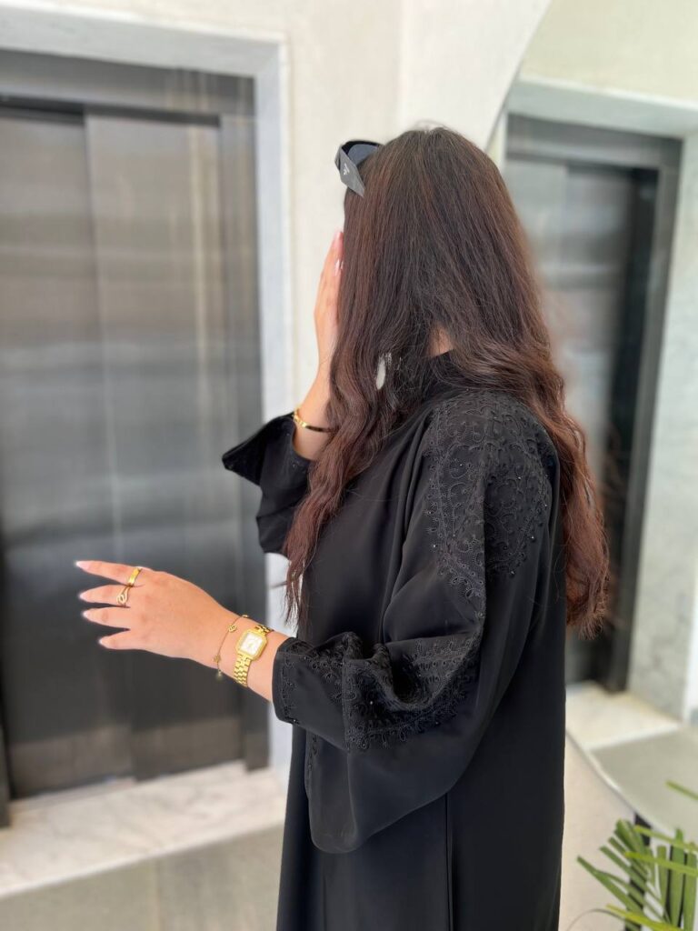 عباية كتف تطريز