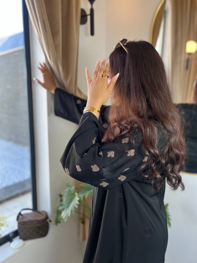 عباية كتف تطريز كامل