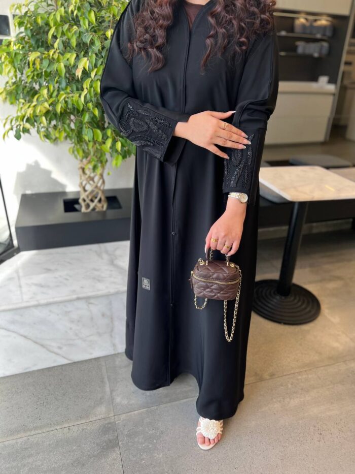 عباية كتف سوداء