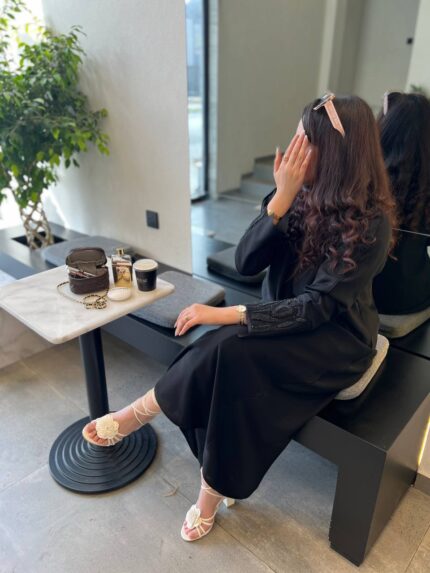 عباية كتف سوداء