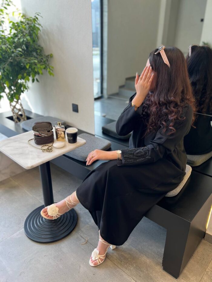 عباية كتف سوداء