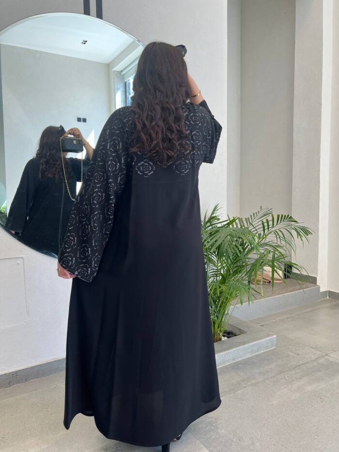 عباية كتف مطرزة