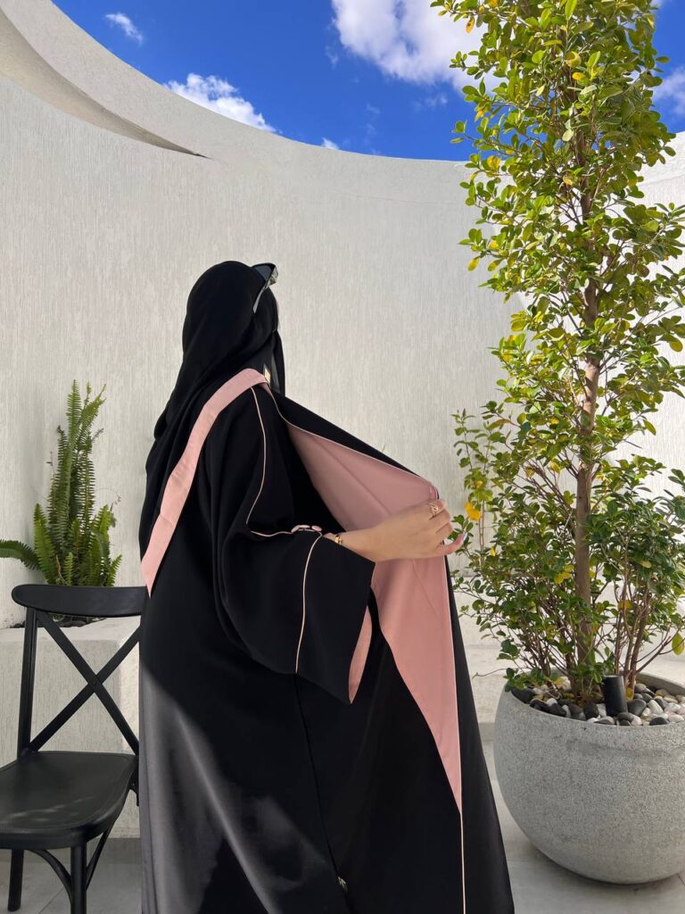 عباية كتف ملونة