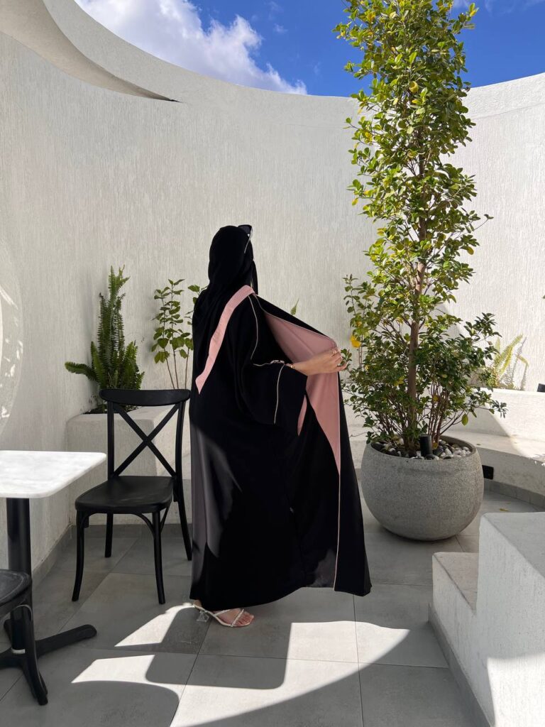 عباية كتف ملونة