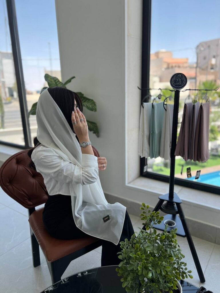 طرحة بيضاء