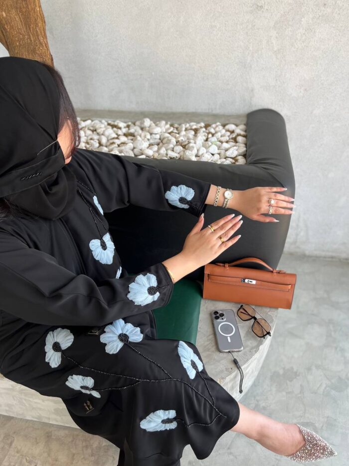 عبايه كتف تطريز يدوي سماوي