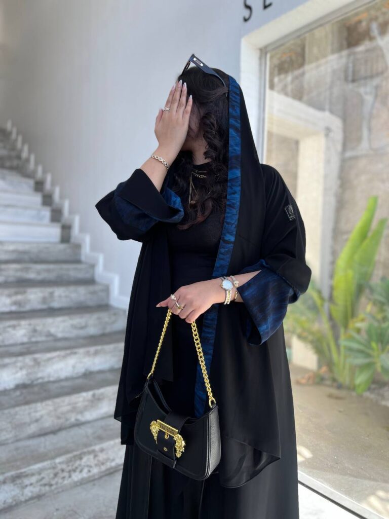 عباية كتف ملونة