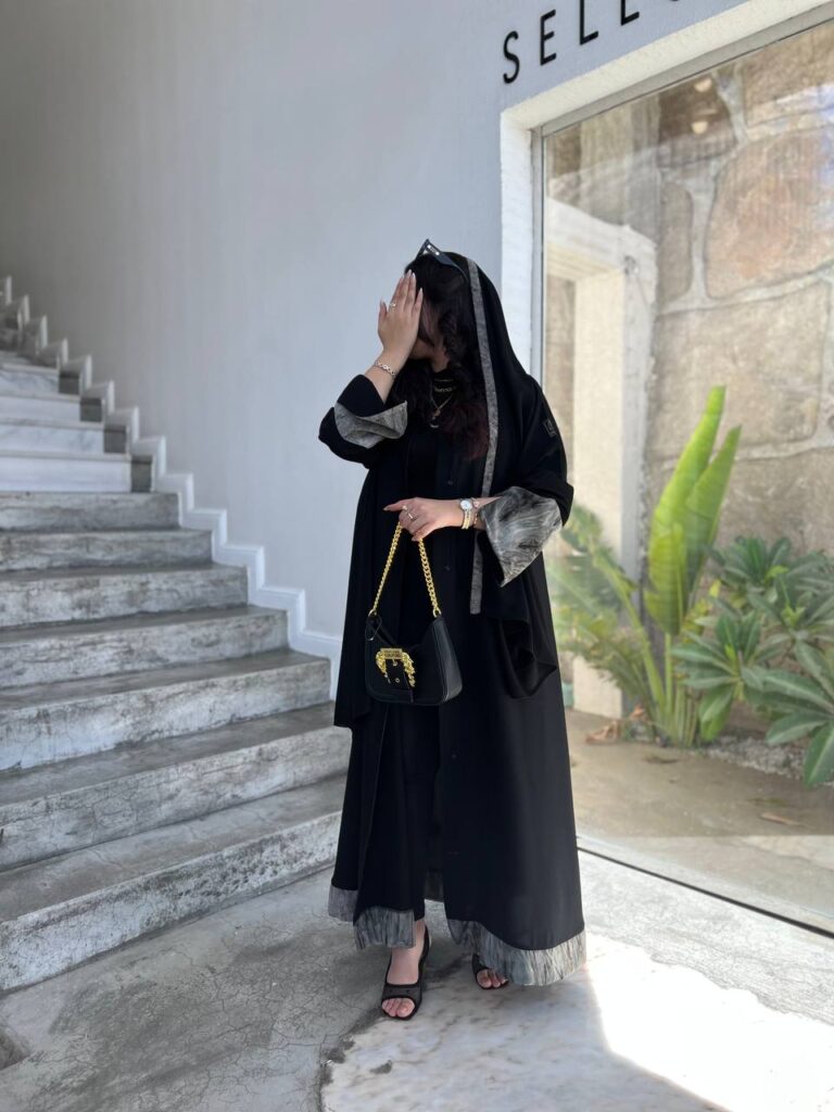 عباية كتف ملونة