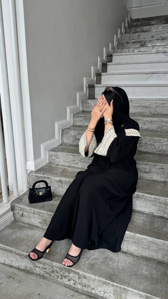 عباية نص كلوش بتطريز يدوي