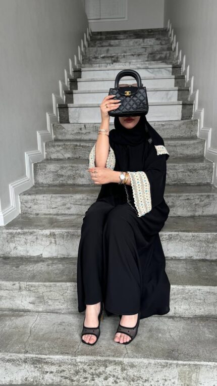 عباية نص كلوش بتطريز يدوي