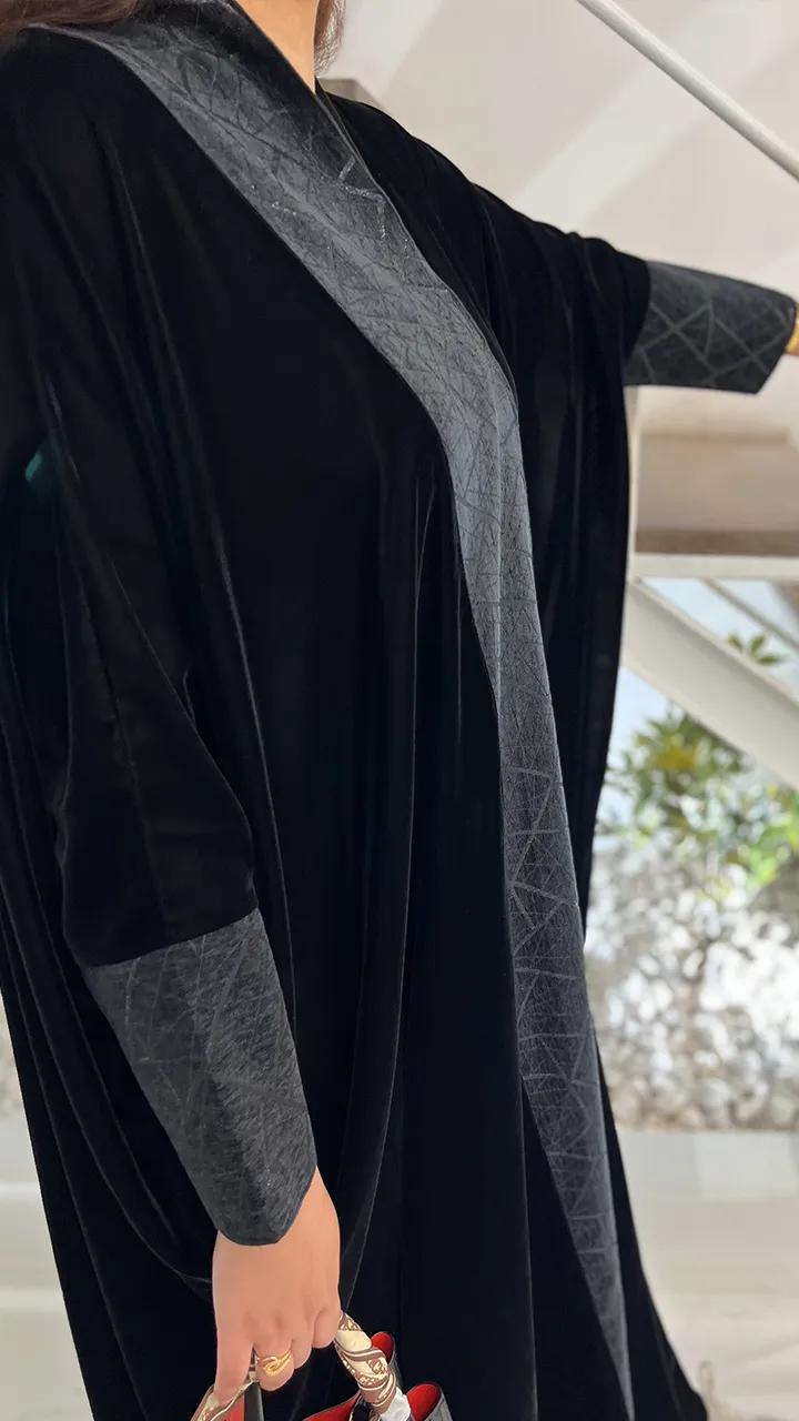 عباية كتف نص بشت مخمل شتوية