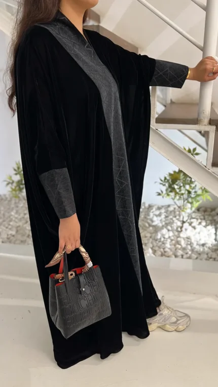 عباية كتف نص بشت مخمل شتوية