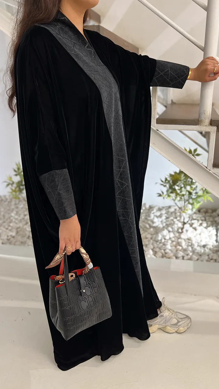 عباية كتف نص بشت مخمل شتوية