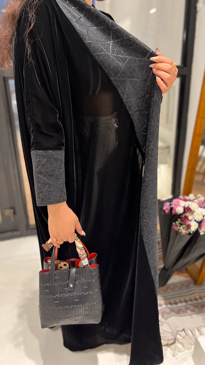 عباية كتف نص بشت مخمل شتوية