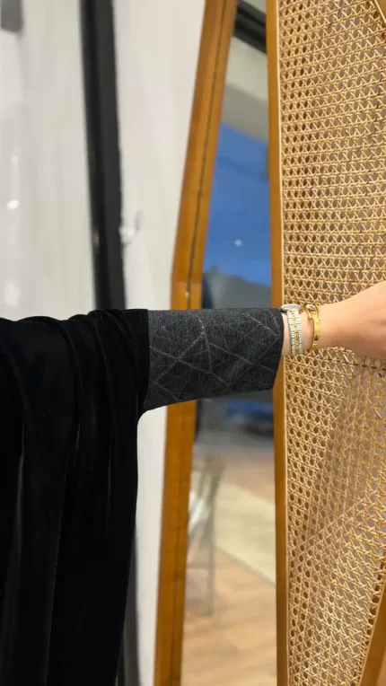 عباية كتف نص بشت مخمل شتوية