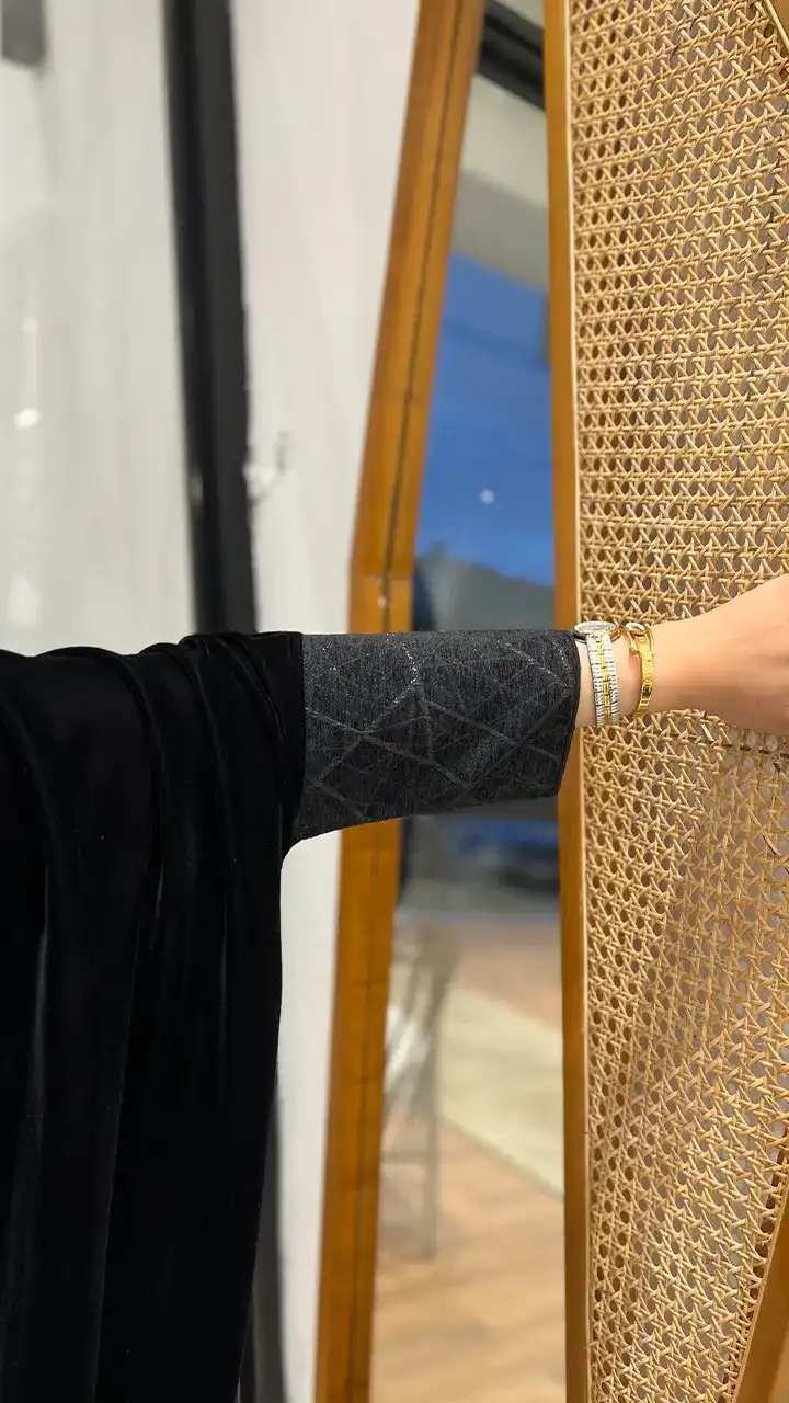 عباية كتف نص بشت مخمل شتوية