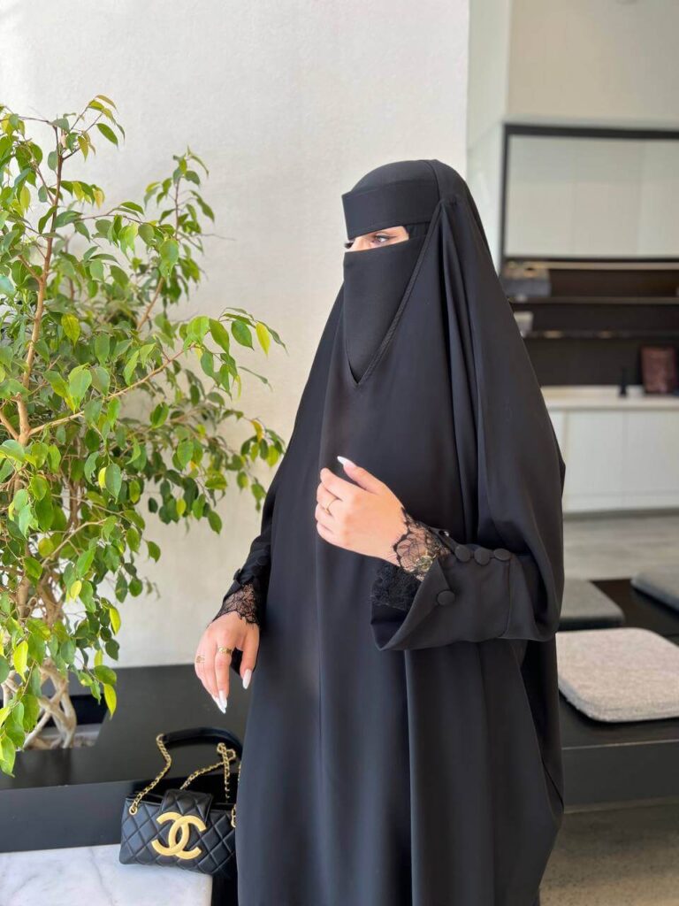 عباية ارس سوداء سادة كم دانتيل كبك مع زر